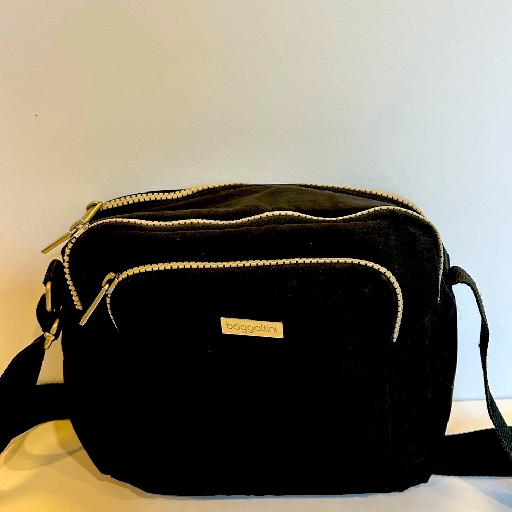 Baggalini cross body bag